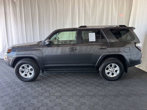 Used 2020 Toyota 4Runner SR5 AWD/4WD image 28