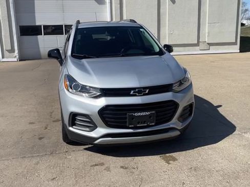 Used 2022 Chevrolet Trax LT w/ Redline Edition image 3