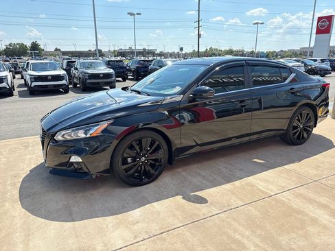 Certified 2022 Nissan Altima 2.5 SR w/ Midnight Edition Package FWD image 1