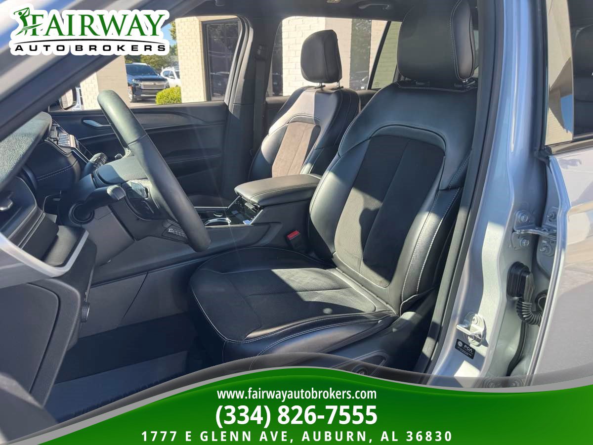 Used 2023 Jeep Grand Cherokee L Laredo AWD/4WD image 10