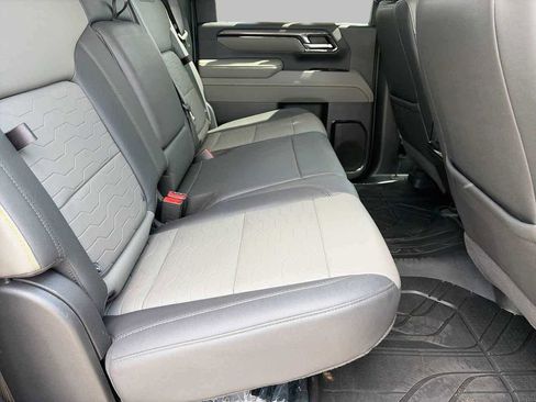 Used 2025 Chevrolet Silverado 2500 ZR2 AWD/4WD image 13