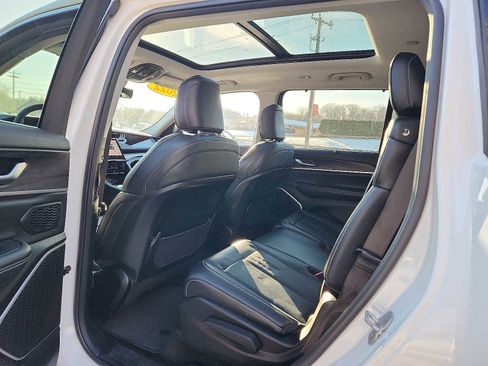 Used 2022 Jeep Grand Cherokee L Limited w/ Luxury Tech Group II image 10