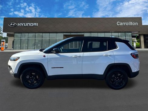Used 2024 Jeep Compass Trailhawk image 8