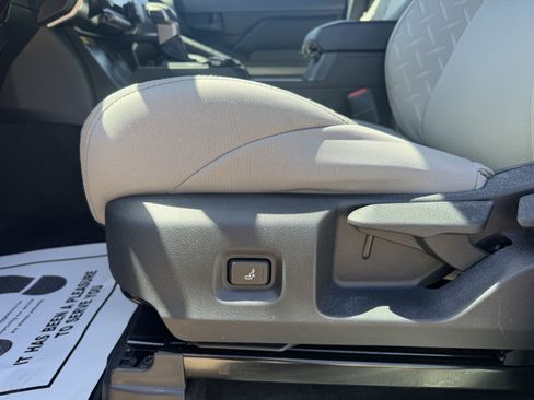 Certified 2025 Toyota Tacoma SR5 AWD/4WD image 11