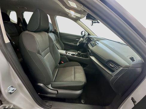 Used 2025 Nissan Rogue SV image 32