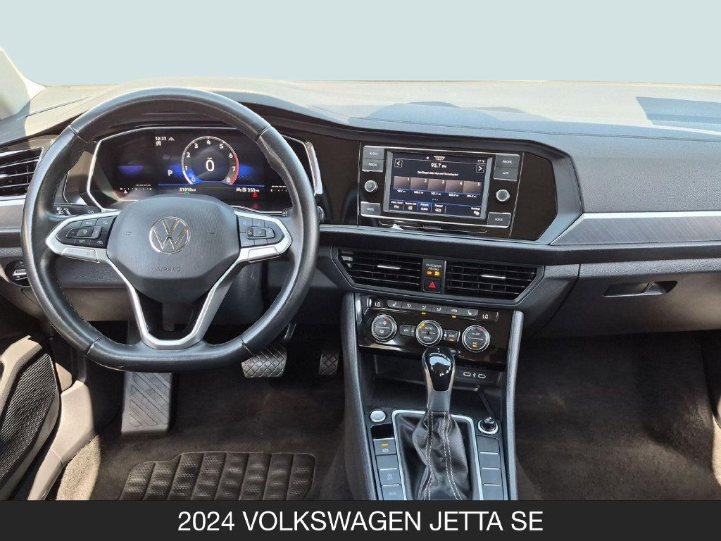 Used 2024 Volkswagen Jetta SE FWD image 13