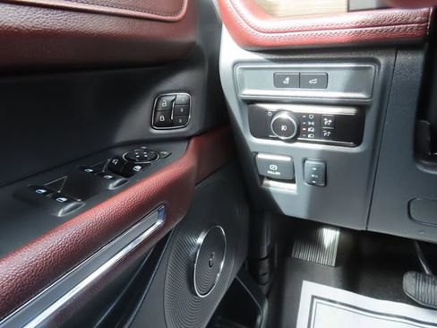 Used 2023 Ford Expedition Limited AWD/4WD image 37