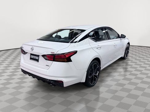 Used 2025 Nissan Altima 2.5 SR w/ SR Premium Package AWD/4WD image 3