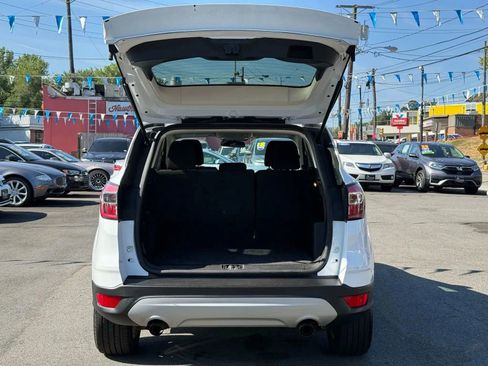 Used 2017 Ford Escape SE image 10