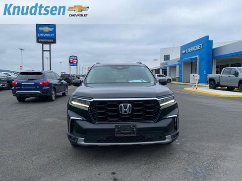Used 2025 Honda Pilot Touring image 2