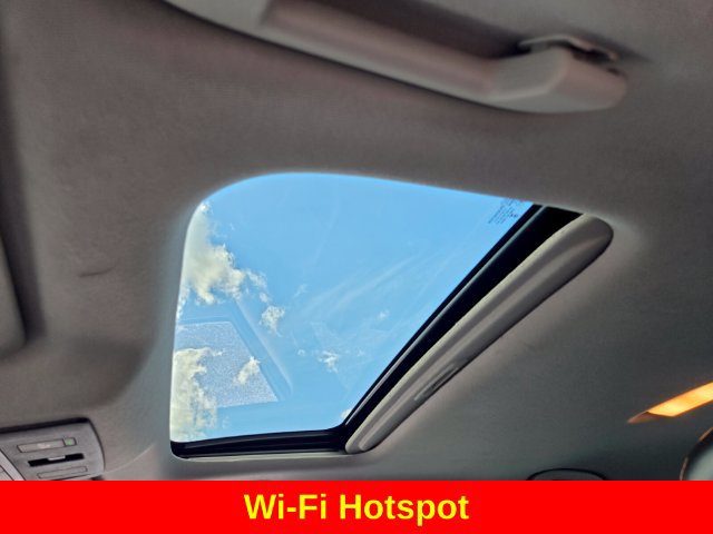 Used 2025 Nissan Sentra SR w/ SR Premium Package FWD image 12