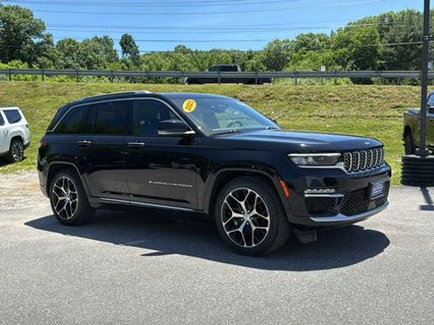 Used 2023 Jeep Grand Cherokee Summit AWD/4WD image 2