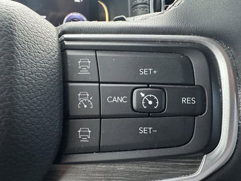 Used 2024 Jeep Wagoneer Series II w/ Flexible Seating Group image 19