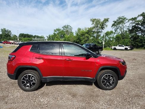 Used 2025 Jeep Compass Trailhawk AWD/4WD image 8