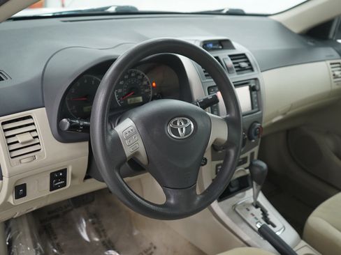 Used 2013 Toyota Corolla LE Special Edition image 19