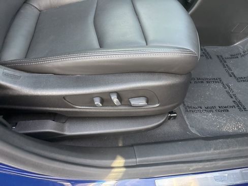 Used 2025 Cadillac XT6 Premium Luxury image 28