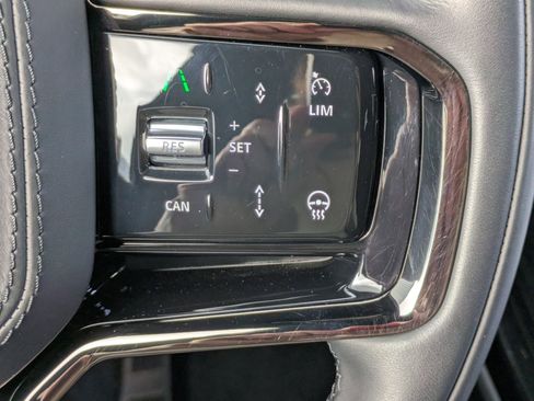 Used 2025 Land Rover Range Rover Sport Autobiography image 17