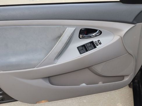 Used 2009 Toyota Camry LE FWD image 17