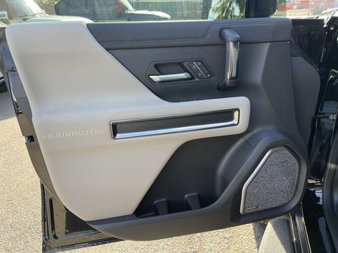 New 2026 GMC Hummer EV SUV w/ LPO, Roof Cross Rail Package image 30