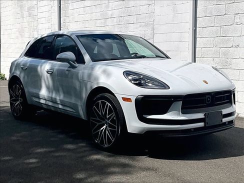 Certified 2024 Porsche Macan AWD/4WD image 7
