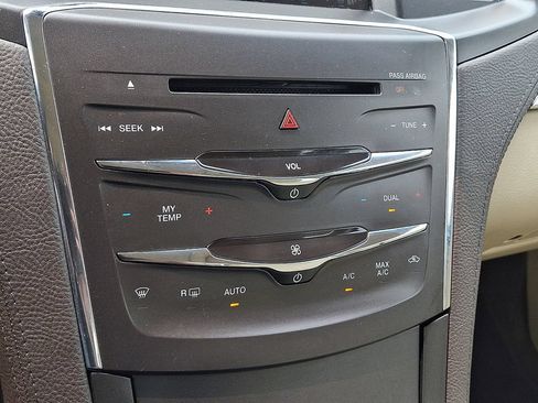 Used 2014 Lincoln MKS FWD image 16