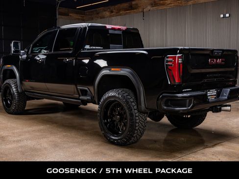 Used 2025 GMC Sierra 2500 AT4X image 7