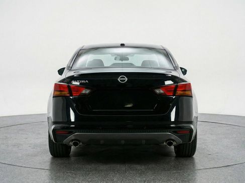 Used 2025 Nissan Altima 2.5 SV FWD image 6