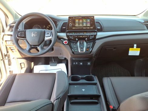 New 2026 Honda Odyssey Touring image 13