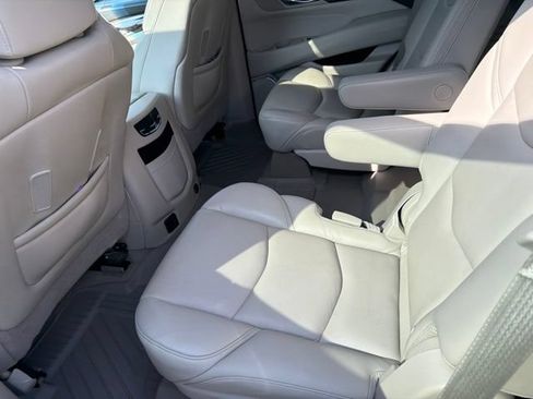 Used 2020 Cadillac Escalade Luxury AWD/4WD image 6