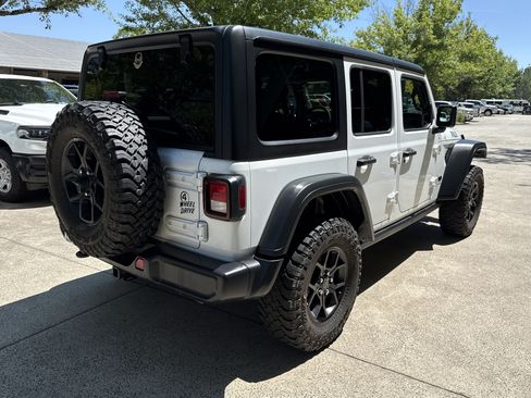 Used 2025 Jeep Wrangler Unlimited Sport AWD/4WD image 7