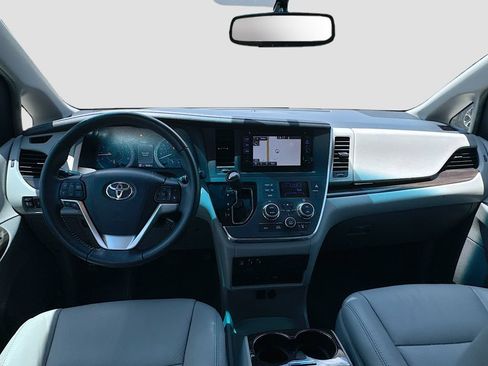 Used 2017 Toyota Sienna XLE Premium FWD image 27