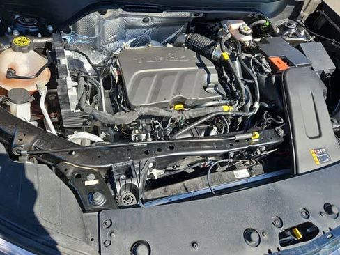 Used 2025 Chevrolet Trax RS w/ Sunroof Package image 14