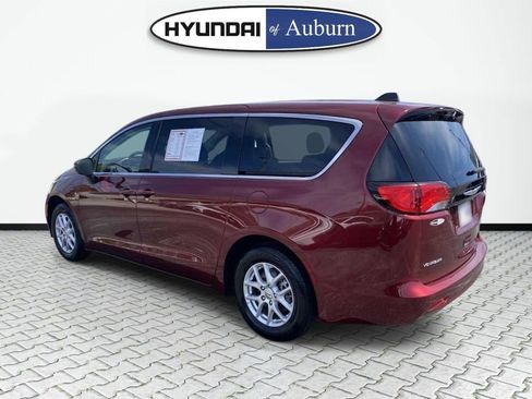 Used 2023 Chrysler Voyager LX FWD image 7