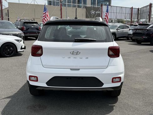 Certified 2023 Hyundai Venue Limited FWD image 7
