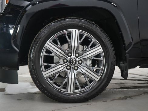 Used 2025 Toyota Sequoia Capstone image 33