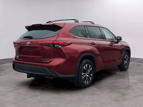 Used 2020 Toyota Highlander XLE image 4