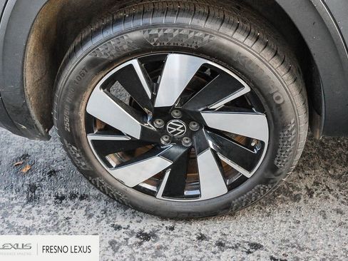 Used 2024 Volkswagen Atlas Cross Sport SE image 8