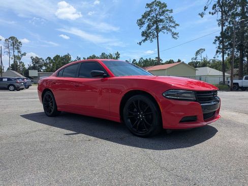Used 2018 Dodge Charger SXT w/ Blacktop Package RWD image 1
