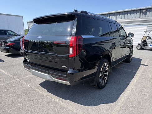 Certified 2025 Ford Expedition Max Platinum w/ Driver's Package AWD/4WD image 35