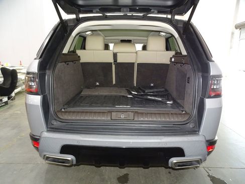 Used 2018 Land Rover Range Rover Sport SE image 15