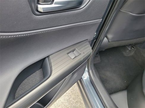 Used 2024 Toyota Venza LE image 10