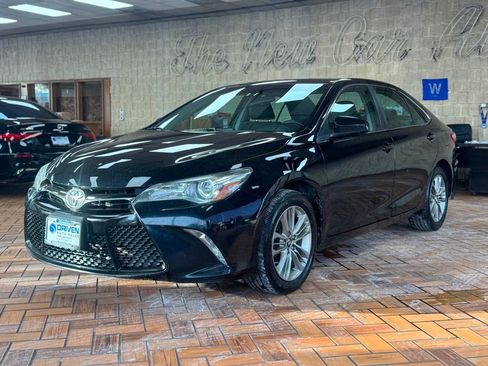 Used 2016 Toyota Camry SE image 5