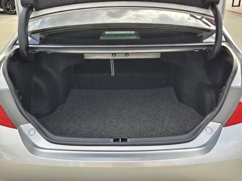 Used 2016 Toyota Camry LE image 12