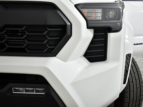 Used 2024 Toyota Tacoma TRD Sport image 2