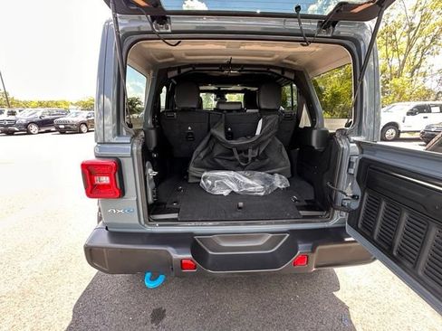 Used 2024 Jeep Wrangler Unlimited Sahara AWD/4WD image 14