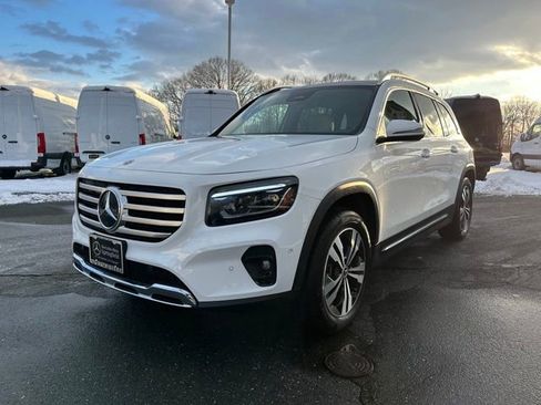 Used 2026 Mercedes-Benz GLB 250 4MATIC image 3