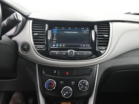 Used 2019 Chevrolet Trax LT w/ LT Convenience Package image 12