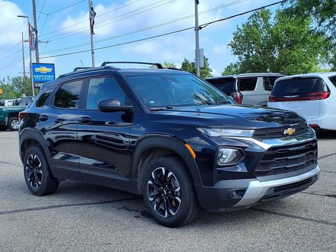 Used 2021 Chevrolet TrailBlazer LT w/ Premium Seating Package AWD/4WD image 3