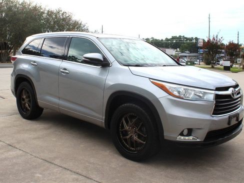 Used 2014 Toyota Highlander Limited FWD image 2