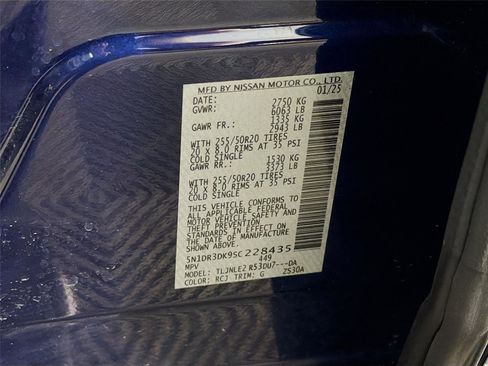 Used 2025 Nissan Pathfinder Platinum AWD/4WD image 33